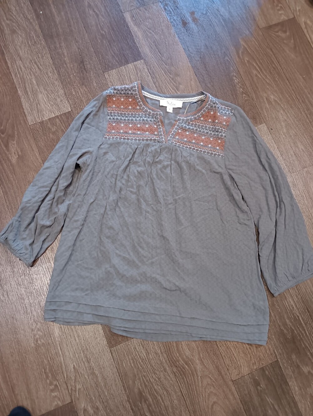 Westbound Gray Embroidered Yoke Tunic with Rust Accents Sz M